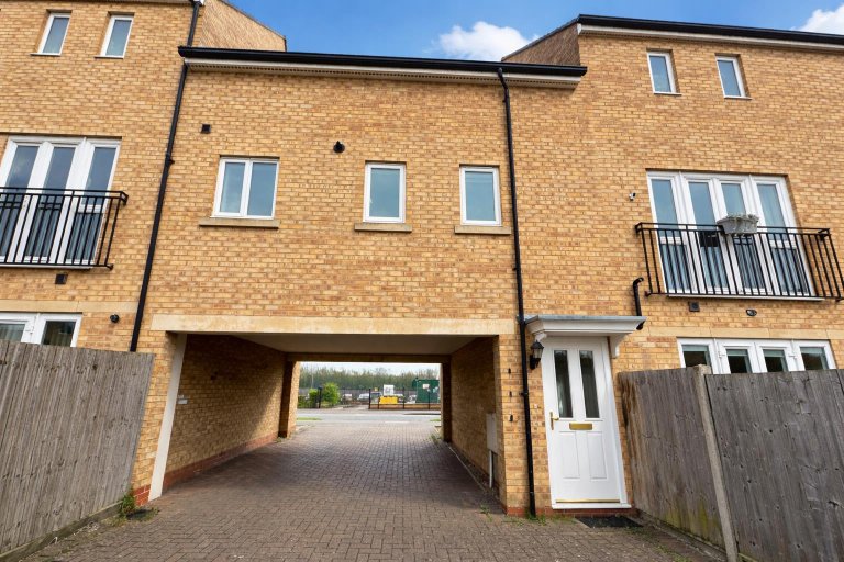 Clayburn Road, Hampton Centre, Peterborough