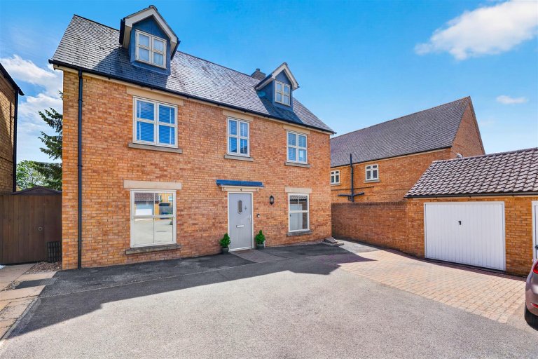Hive End Court, Chatteris